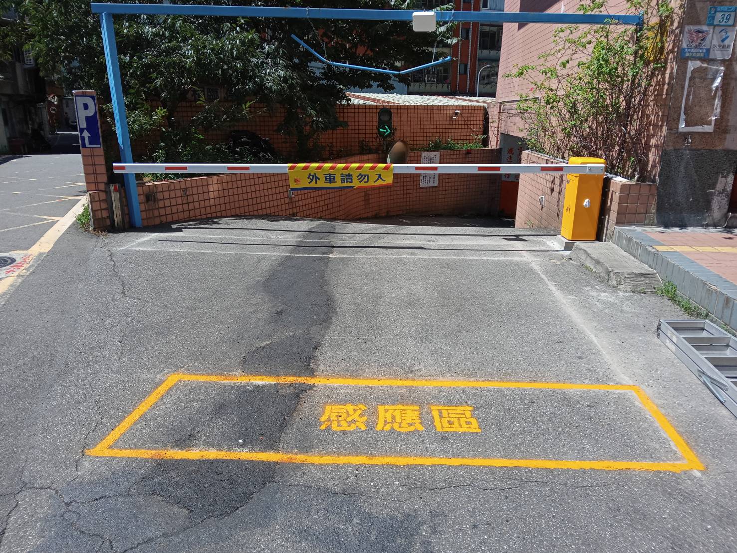 新北市新莊區-社區地下停車場照片