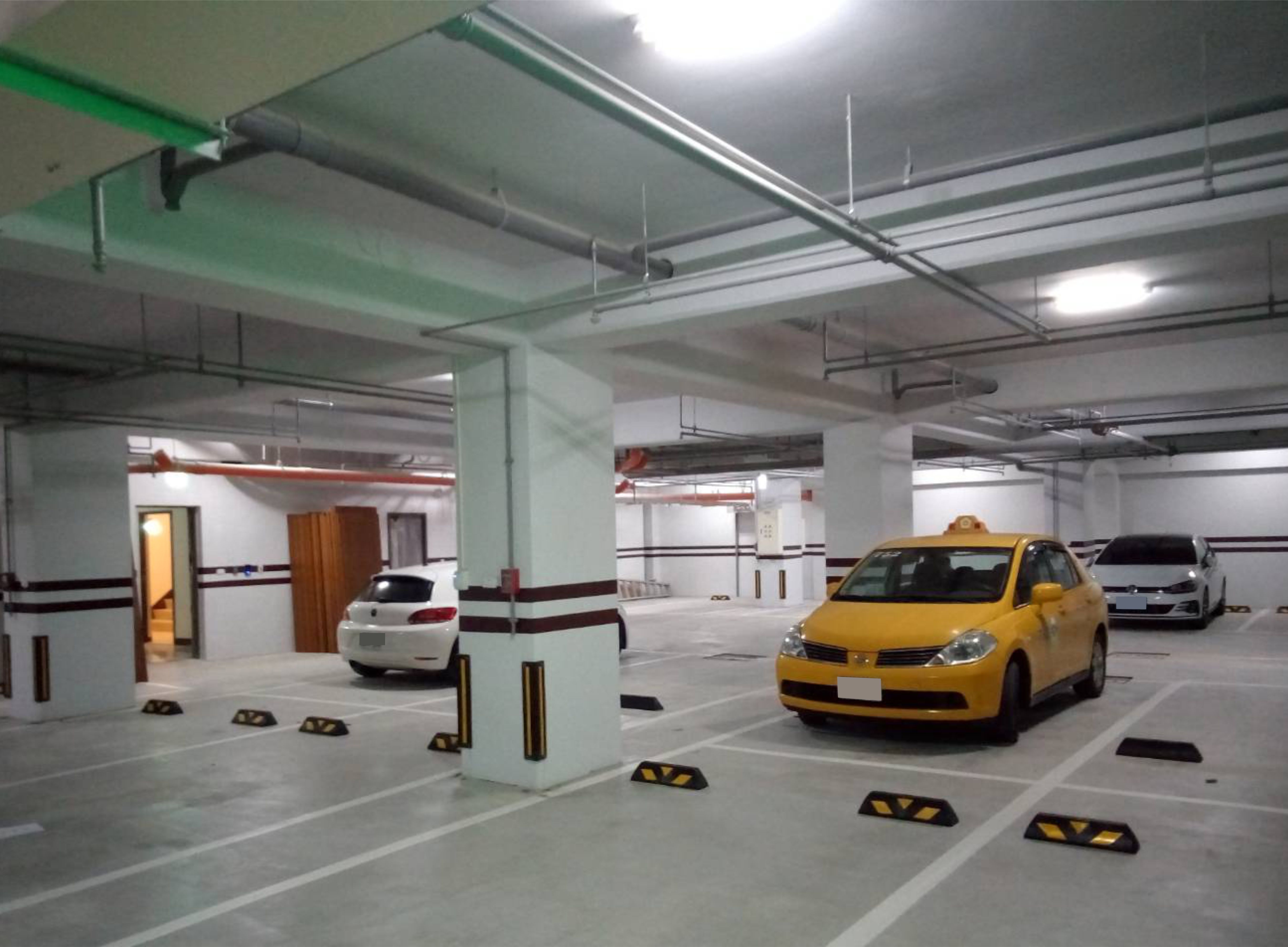 北區建案地下停車場照片