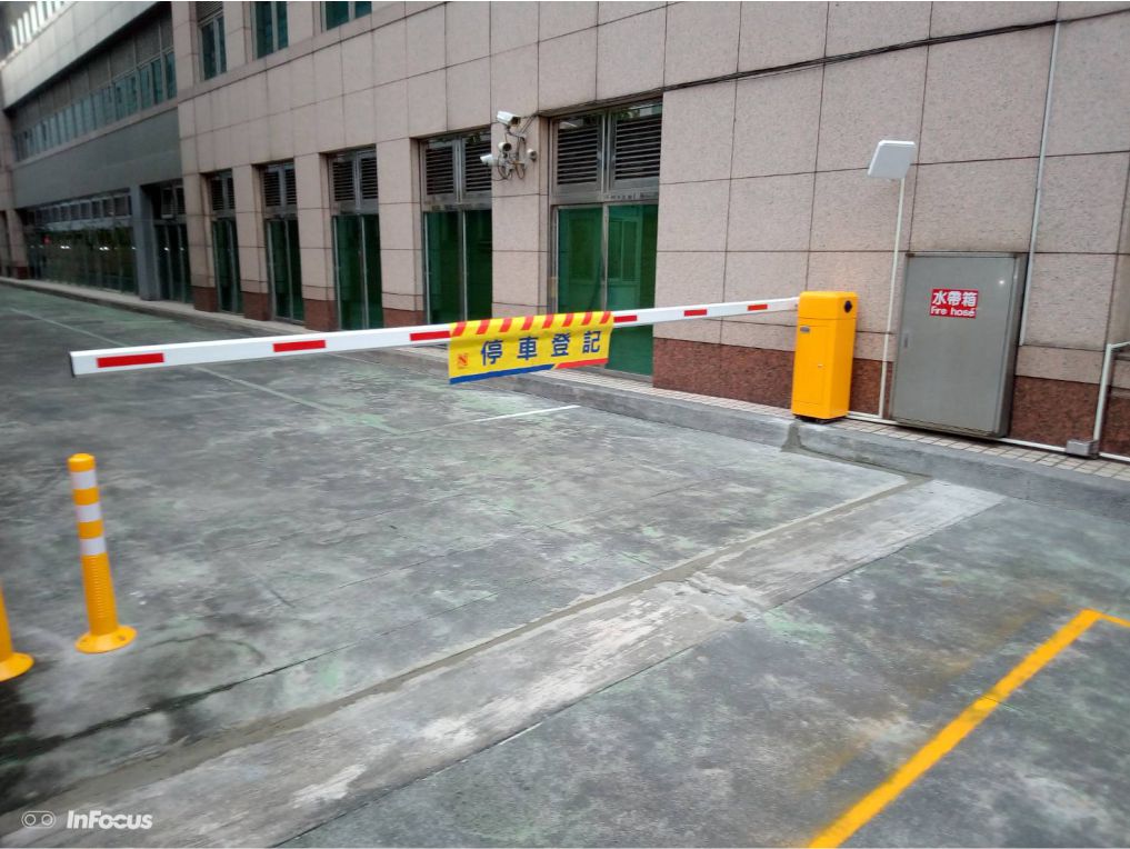台北市內湖科技大樓-地下停車場