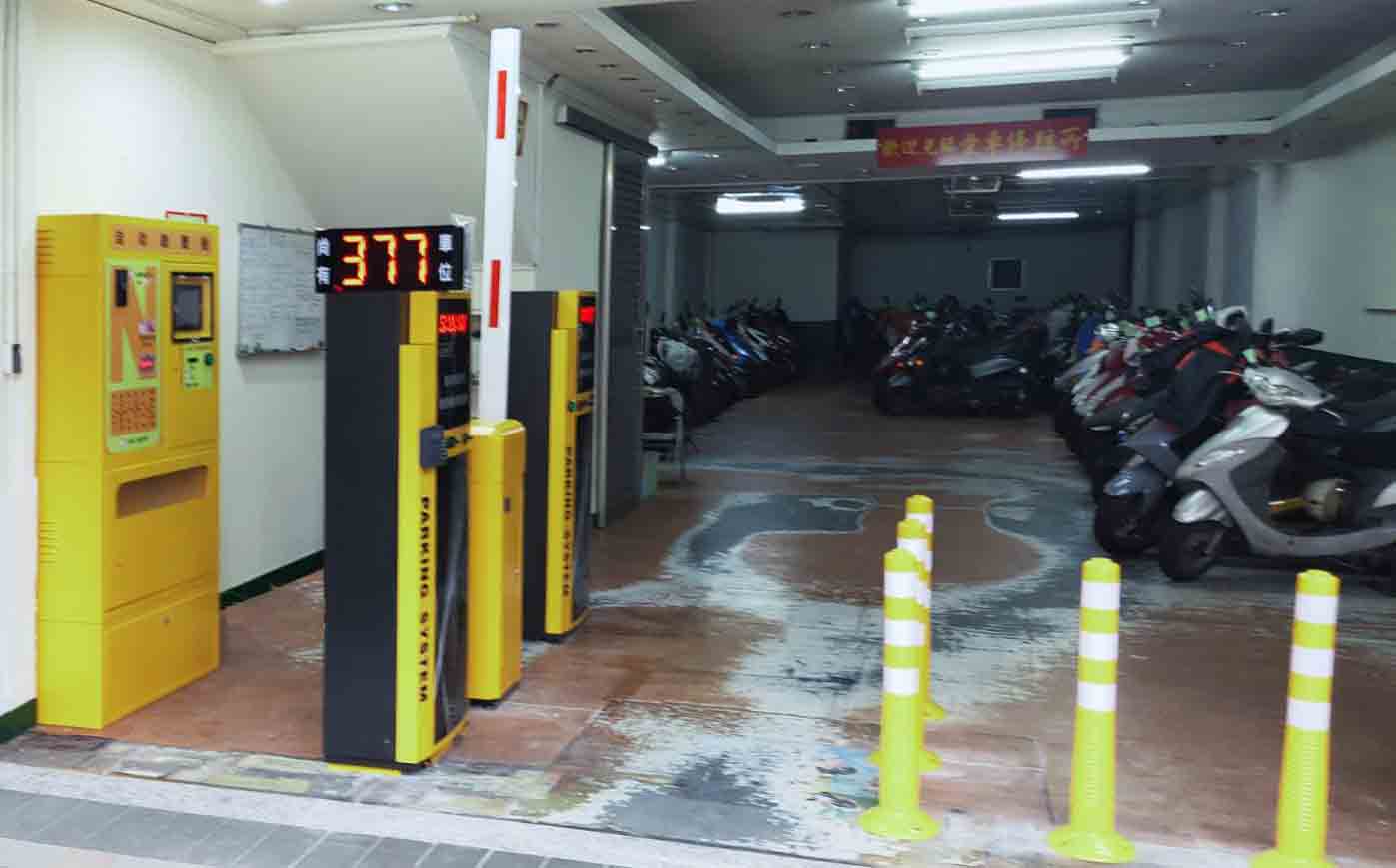 桃園市中壢區-火車站周邊-機車收費停車場照片