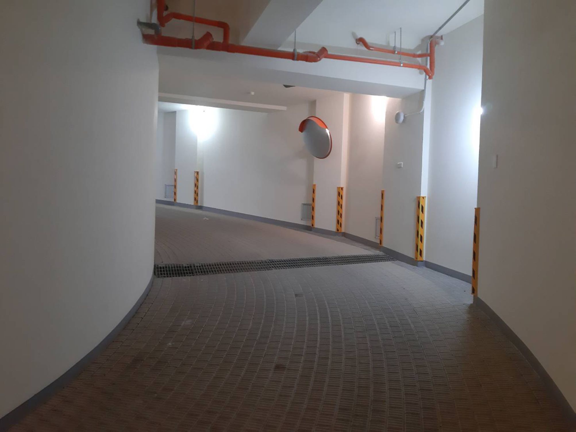 台北市內湖區-社區地下停車場